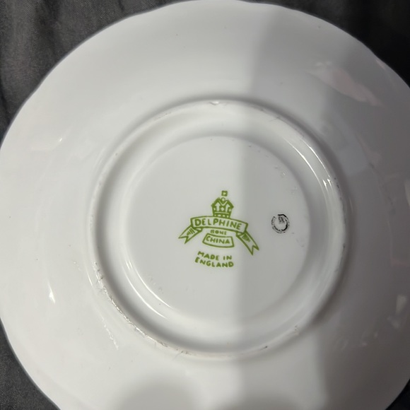 Vintage White Rose Teacup w/Saucer. Delphine. Made in England bone china - Picture 5 of 7